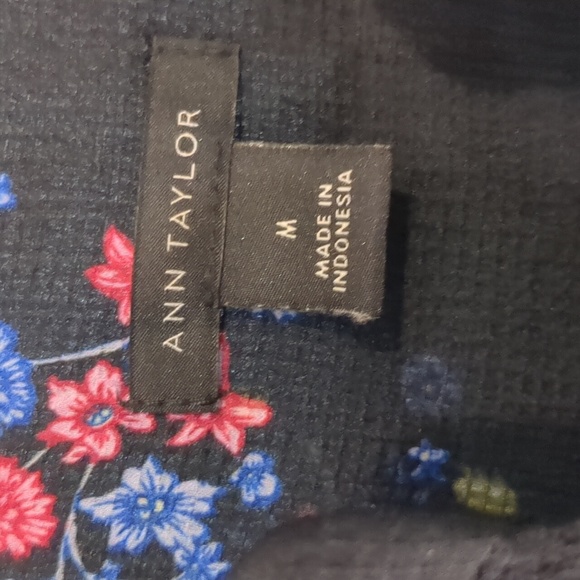 🌹3/15🌹ANN TAYLOR Black Blue Pink Yellow Floral Sheer Tank Top with Buttons - Picture 5 of 5